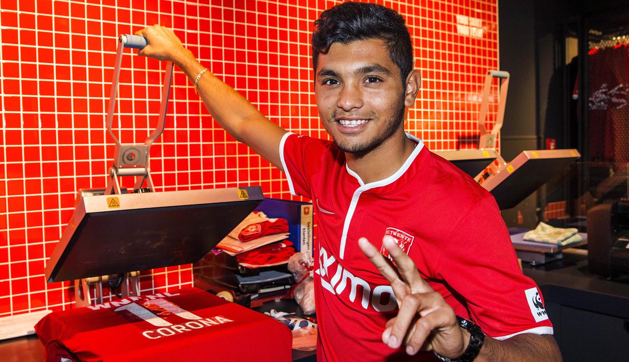 Bergabung dengan Twente FC pada 2013, Jesus Corona berhasil tampil apik di Eredivisie. Ia berhasil mencetatkan 13 gol dan 5 asisst dalam 51 penampilan bersama Twente FC. (Foto: AFP/ANP/Vincent Jannink)