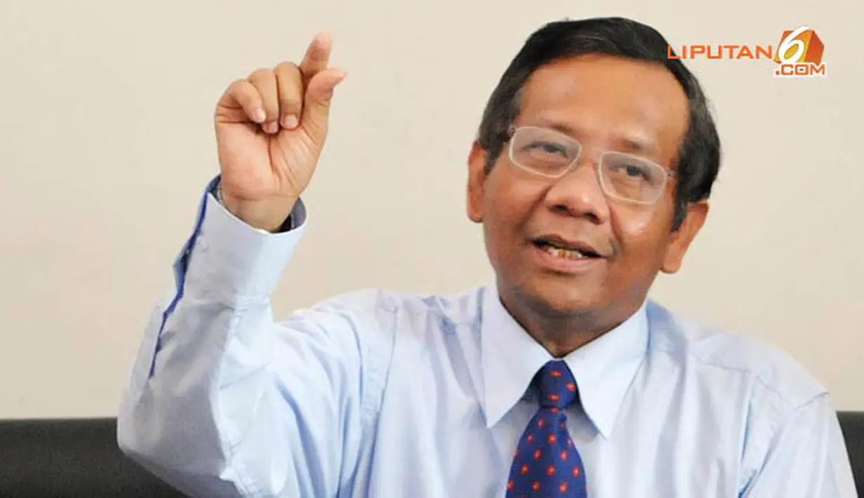 Mahfud menjelaskan posko tersebut nantinya akan melayani pengaduan yang terkait etika hakim MK dan dugaan suap hakim MK atas keputusannya (Liputan6.com/Danu Baharuddin)
