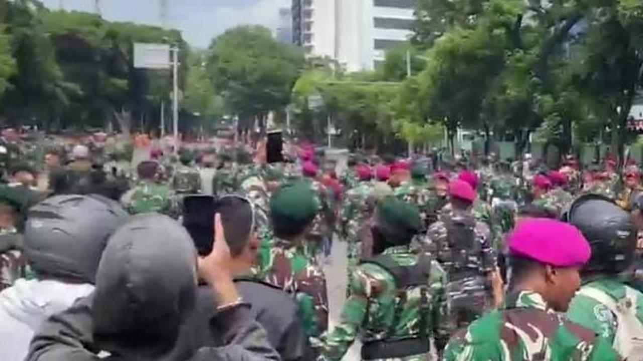 Korps Marinir TNI AL Hadir di Tengah Aspirasi Masyarakat saat Unjuk Rasa di Jakarta Hari Ini
