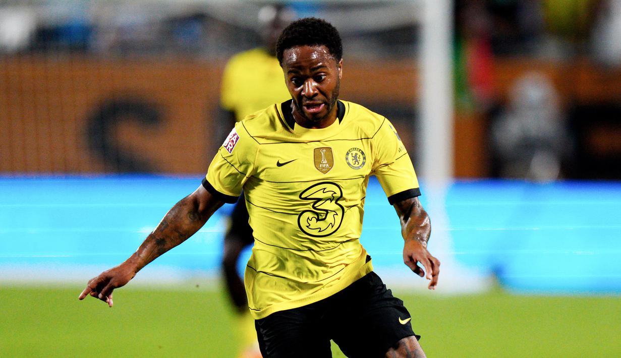 <p>Raheem Sterling menjadi transfer pemain Inggris termahal pada bursa musim panas 2022/2023. Ia diboyong menuju London oleh Chelsea dengan harga 56,2 juta euro dari Manchester City. Sterling sendiri merupakan winger atau striker dengan kemampuan olah bola dan kecepatan yang impresif. (AFP/Getty/Jacob Kupferman)</p>