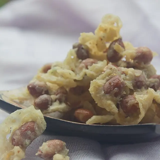 peyek kacang