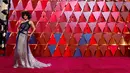 Penampilan aktris Halle Berry di karpet merah ajang Oscar 2017 di Dolby Theatre, Los Angeles, Minggu (26/2). Berambut kribo, pemeran 'Catwoman' itu terlihat anggun mengenakan gaun panjang berwarna perak. (KEVORK DJANSEZIAN/GETTY IMAGES NORTH AMERICA/AFP)