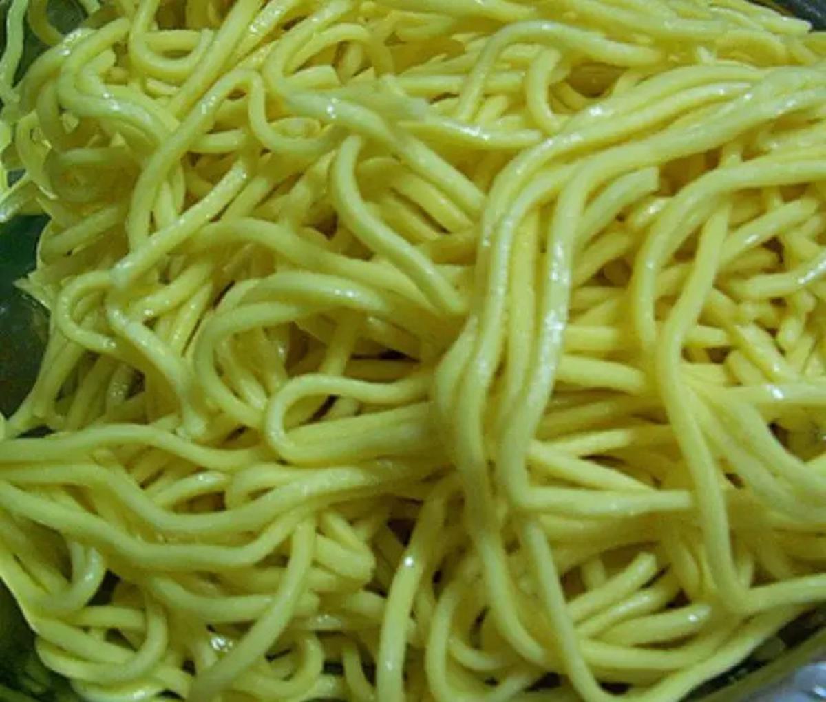Rahasia Memasak Mi Kuning Goreng Agar Tidak Mudah Basi