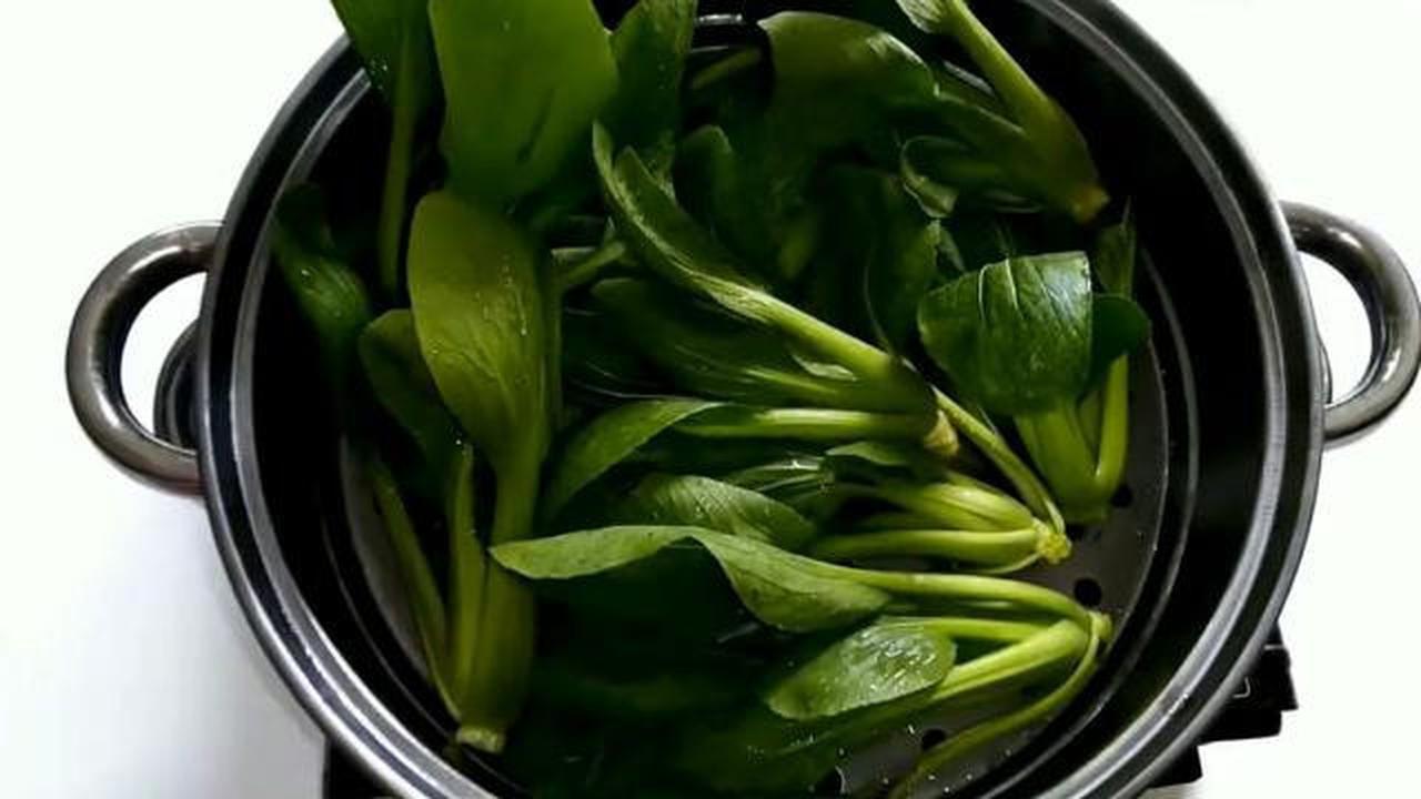 Tips Mengukus Sayuran Agar Tetap Hijau.