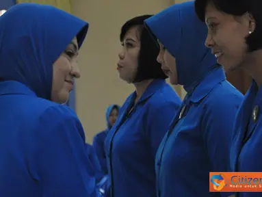 Citizen6, Surabaya: Penutupan penataran 167 istri Diktukpa Angkatan ke-41 TA. 2012 ditutup dengan pemberian medali kepada para peserta oleh Wakil Ketua Jalasenastri. (Pengirim: Penkobangdikal)