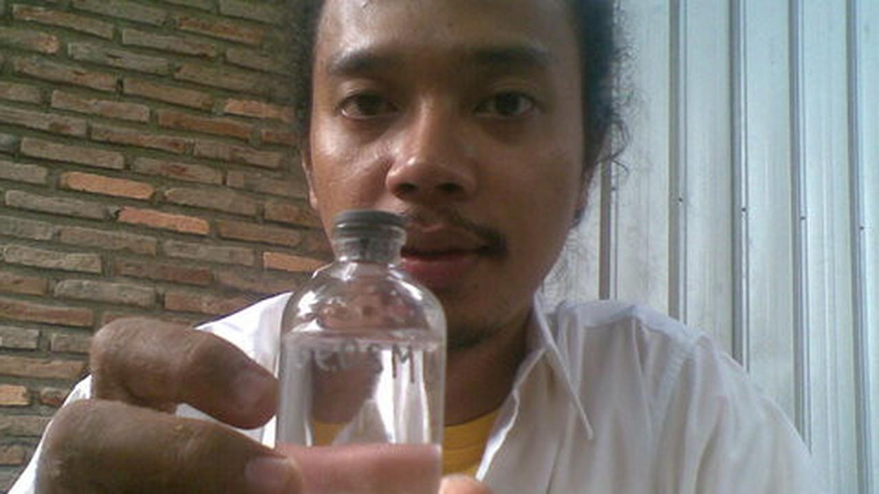 Seniman dan peneliti ITB buat parfum bau tanah