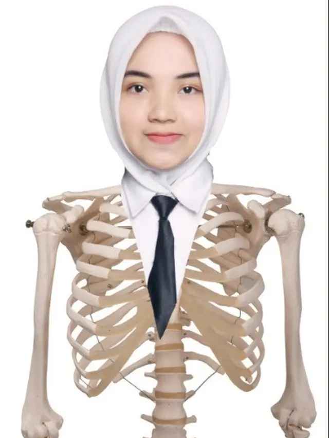 Foto editan cewek hilangkan jasnya