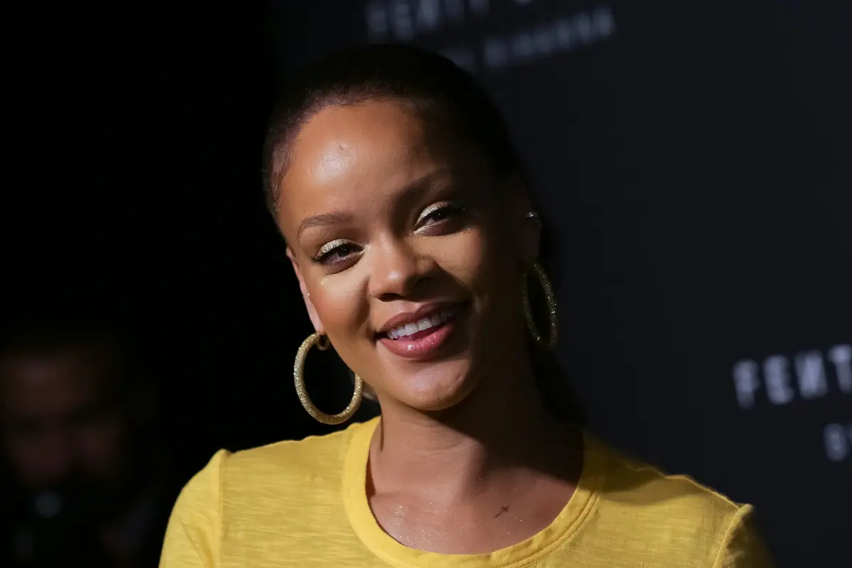 Rihanna Jadi Sorotan di New York