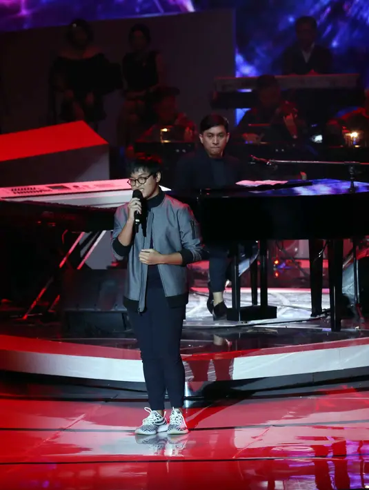 Dalam konser kali ini, Yovie mengambil tema Konser Beranda Cinta Yovie & His Friends. Acara itu sebagai salah satu persembahan spesial yang telah dipersiapkan oleh SCTV untuk para pemirsa setianya. (Nurwahyunan/Bintang.com)