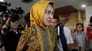 Airin Rachmi Diany mendatangi gedung Komisi Pemberantasan Korupsi  untuk membesuk suaminya yang tengah berulang tahun. Jakarta, Kamis (22/5/2014) (Liputan6.com/Faisal R Syam)
