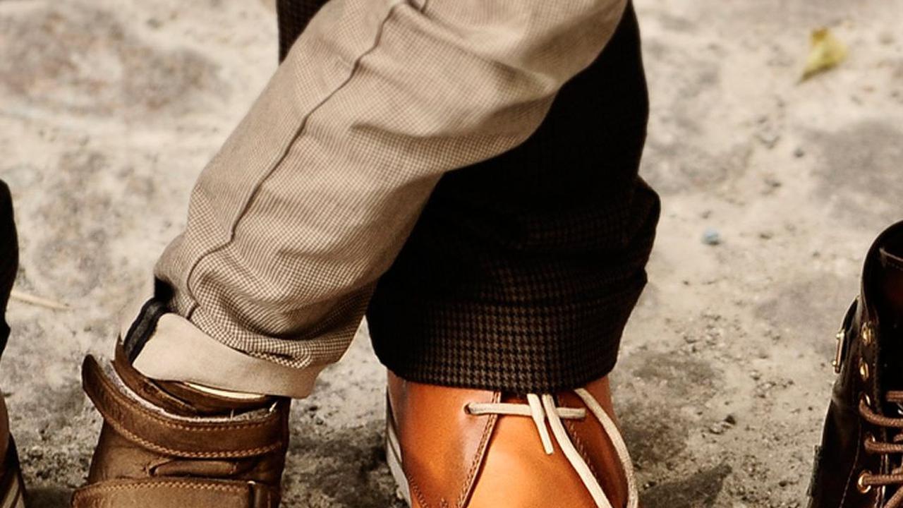 <b>Carilah Sepatu dengan Ukuran yang Pas atau Berukuran Lebih Besar 2-3 cm dari Ukuran Asli</b><br>