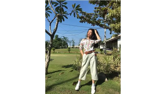 Penampilan gadis 17 tahun ini juga terlihat fashionable.