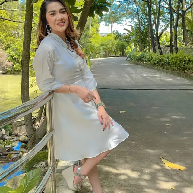 Jadi Single Mom, Ini 6 Potret Raya Kitty Usai Setahun Lebih Bercerai
