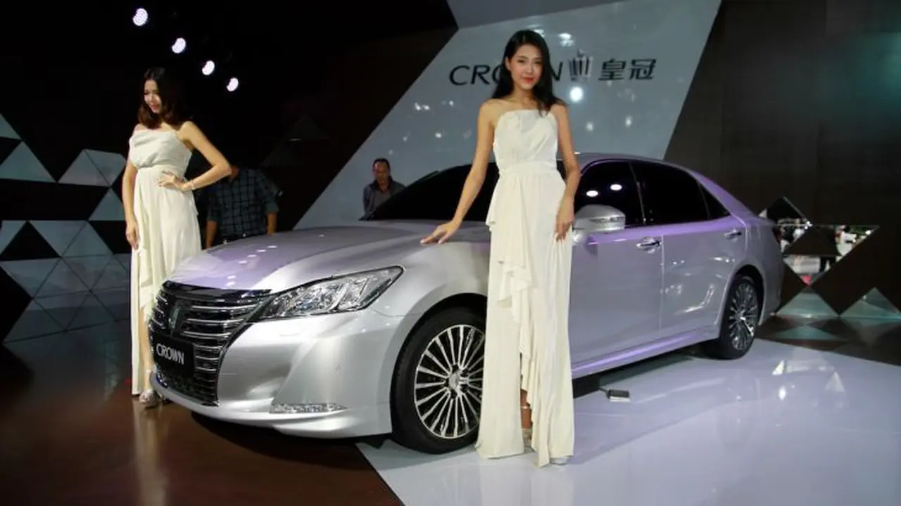 Toyota Crown 2015 Lakoni Debut Perdana di Guangzhou