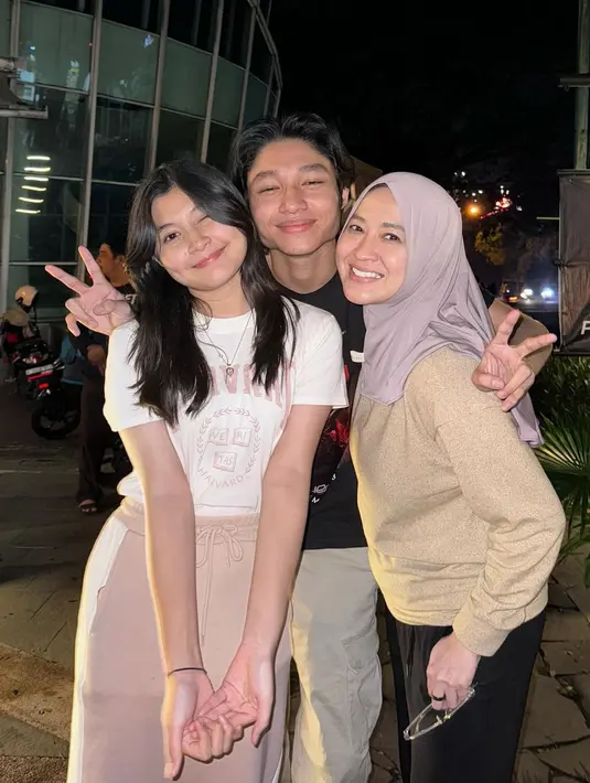 Putusan cerai diumumkan lewat e-court. Kedua belah pihak telah sepakat terkait hak asuh anak dan harta gono-gini. [Instagram/okieagustina_]