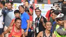 Atlet maraton memasuki garis finis di jalan Sudirman pada lomba Asian Games 2018 di Jakarta, Sabtu (25/8). Cabang nomor lari maraton menempuh jarak kurang lebih 42 kilometer dimenangkan pelari asal Jepang Hiroto Inoue. (Merdeka.com/Imam Buhori)