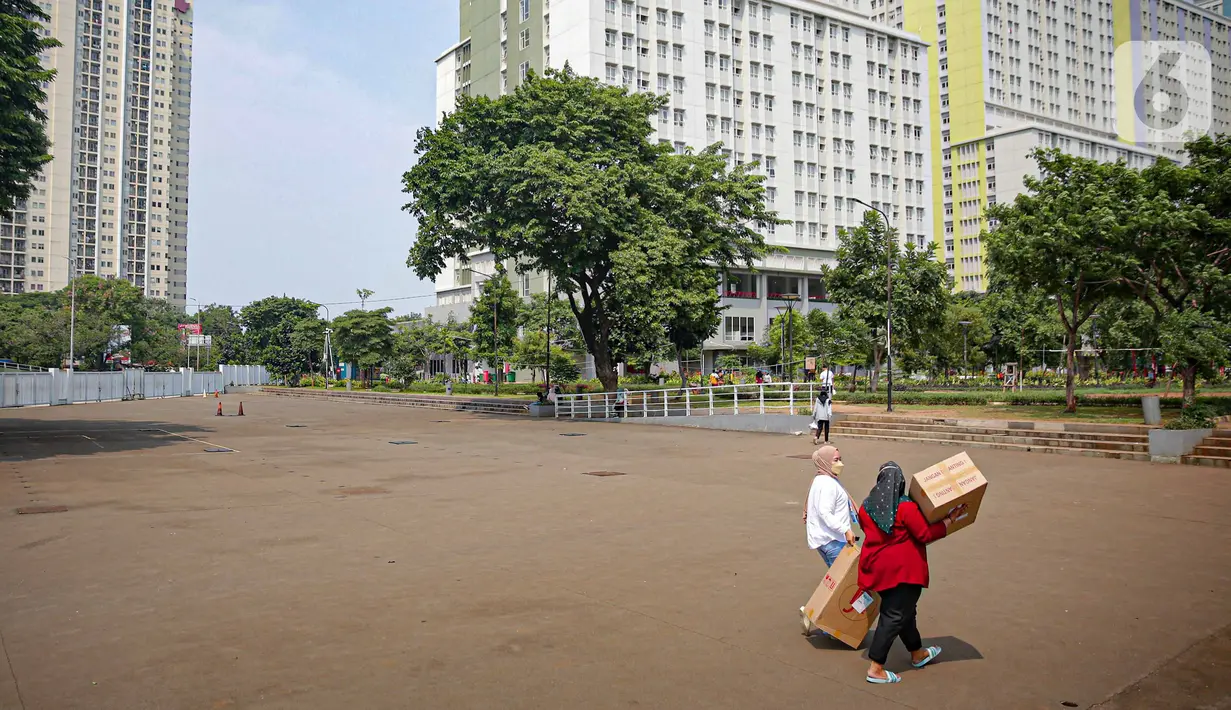Suasana di RSDC Wisma Atlet Kemayoran, Jakarta, Jumat (17/15/2021). Rumah Sakit Darurat Covid-19 (RSDC) Wisma Atlet Kemayoran memberlakukan lockdown menyusul temuan adanya petugas kebersihan di tempat itu yang terpapar varian baru corona B.1.1.529 atau Omicron. (Liputan6.com/Faizal Fanani)