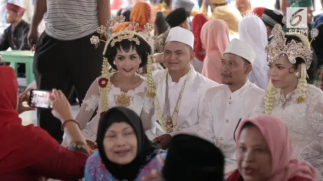 Pemrprov DKI Jakarta gelar nikah massal di malam pergantian tahun 2018. Diikuti oleh 437 pasang suami-istri