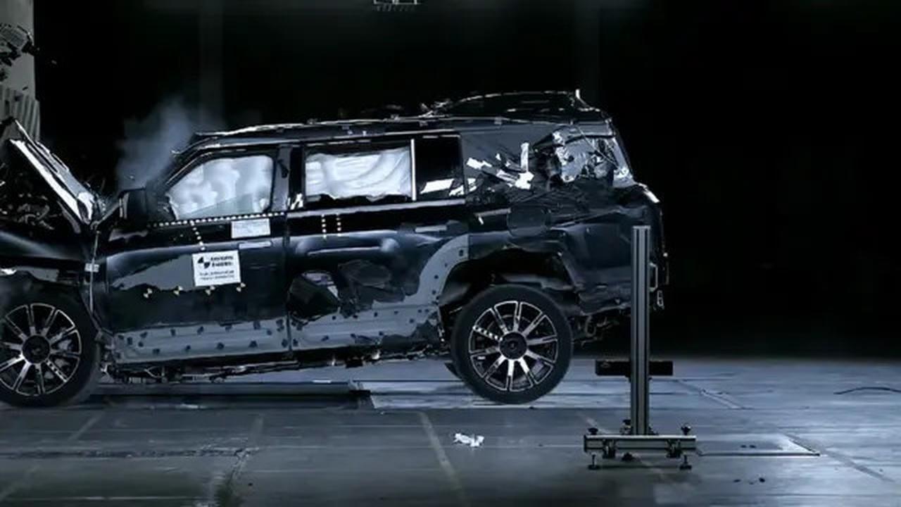 BYD Yangwang U8L Lolos Uji Ekstrem 12 Ton, Struktur Rangka Tetap Kokoh
