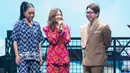 Sarwendah sendiri tampil mengenakan setelan daster warna fuschia dengan motif. Dari atasan lengan panjang dan celana panjangnya. [@sarwendah29]