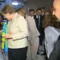 Kanselir Jerman Angela Merkel saat mengunjungi bocah pengungsi Suriah di Turki. (Video Grab)