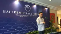 Dino Patti Djalal saat memberikan keterangan kepada awak media terkait kegiatan Bali Democracy Forum IX (Liputan6.com/Citra Dewi)