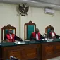 Majelis hakim PN Tipikor Bengkulu menjatuhkan vonis 8 tahun penjara kepada Ridwan Mukti dan Lily Martiani Maddari (Liputan6.com/Yuliardi Hardjo)