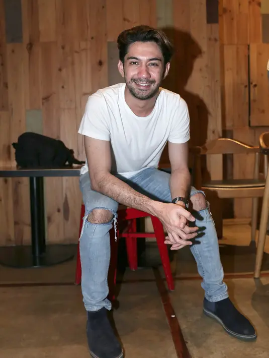 Sebelumnya, Reza sempat menuturkan rencananya di tahun 2017. Tidak mengatakan secara gamblang projek yang akan dilakukannya nanti, ia hanya menyebutkan jenis genre yang diperankan. (Galih W. Satria/Bintang.com)