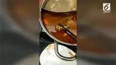Seorang wanita hamil menemukan tikus mati dalam makanannya pada sebuah restoran di China. Pihak restoran kemudian menawarkan uang untuk menggugurkan kandungannya.