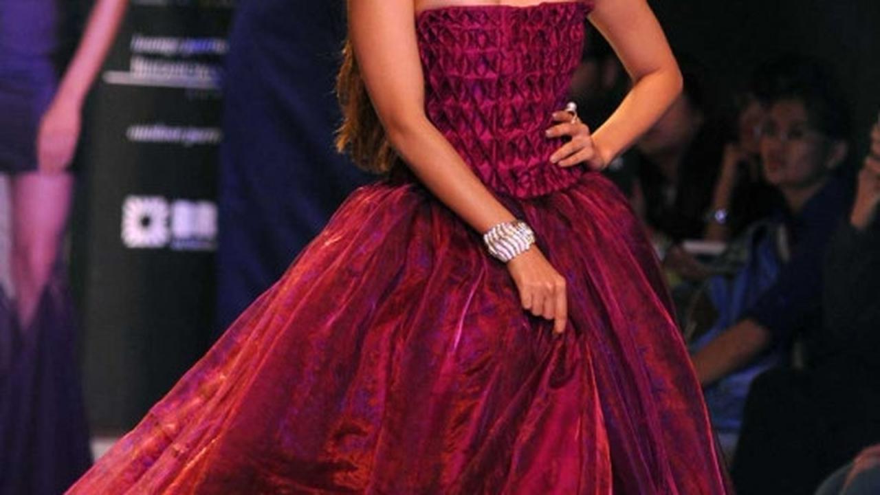 Bermahkota emas, Kiyara Advani cantik bersinar