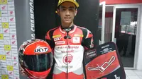 Pembalap Astra Honda Racing Team, Andi Farid Izdihar, menjuarai sesi kedua AARC 2018, di Sirkuit Sentul, Bogor, Minggu (14/10/2018). (Bola.com/Muhammad Ivan Rida)