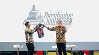 Gubernur Jawa Tengah Ganjar Pranowo melibatkan penyandang disabilitas untuk menggambar Jersey resmi Tour De Borobudur 2022.(Ist)