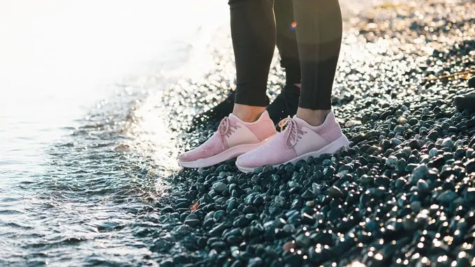 Sneakers Anti Basah yang Cocok untuk Terjang Musim Hujan