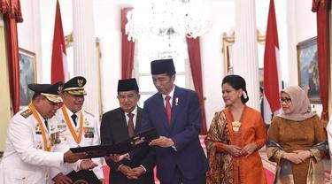 6 Model Kebaya Iriana Saat Mendampingi Jokowi Bertugas