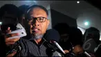 Wakil Ketua nonaktif KPK Bambang Widjojanto atau BW langsung digelandang ke mobil berwarna silver oleh penyidik Kejaksaan Negeri Jakarta Pusat. Berkas perkara tersangka kasus pengarahan saksi palsu dalam sidang sengketa Pilkada Kotawaringin Barat, Kaliman