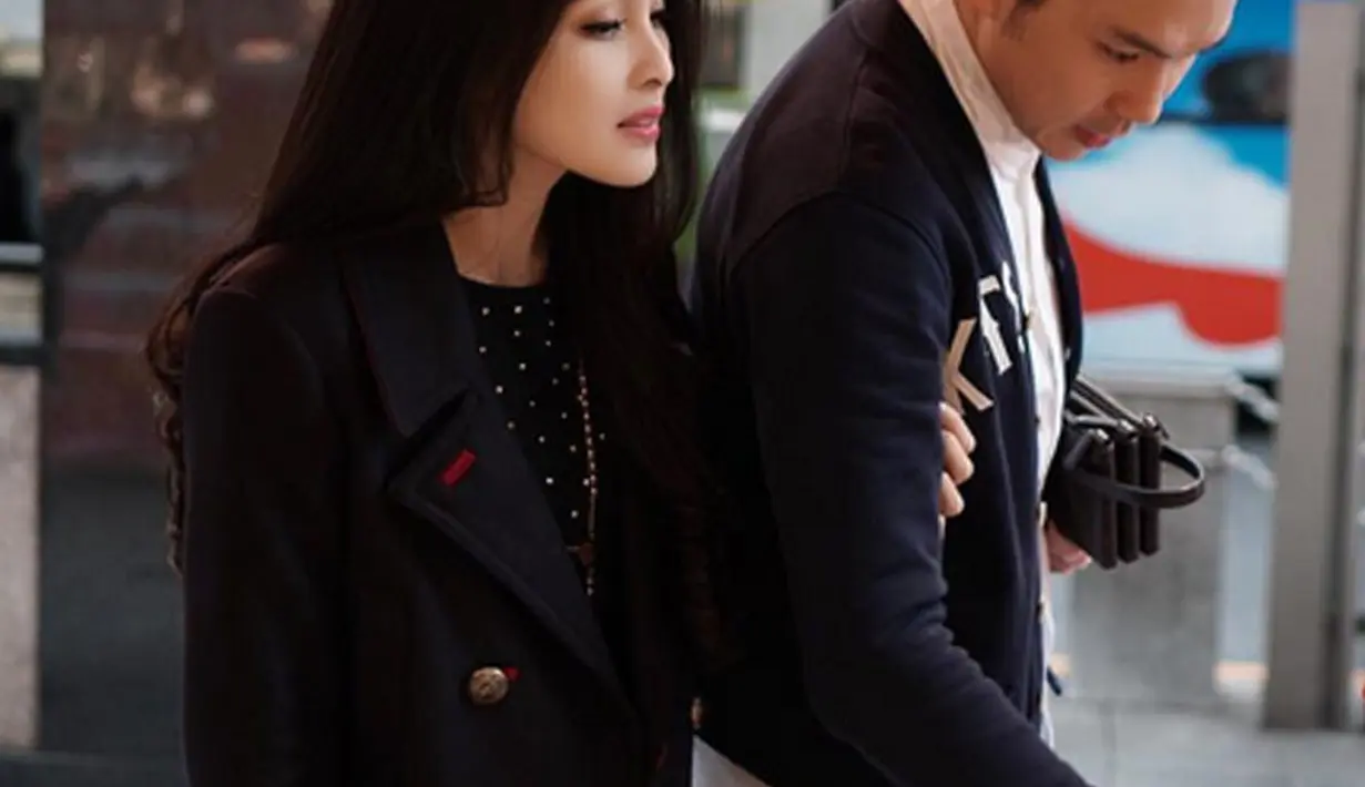 Dipinang oleh Harvey Moeis beberapa minggu lalu, Sandra Dewi kini merasakan banyak perubahan yang terjadi dalam hidupnya. Menurut Sandra, saat ini Harvey semakin lebih menyayanginya dan perhatian dengan dirinya. (Instagram/Sandradewi88)