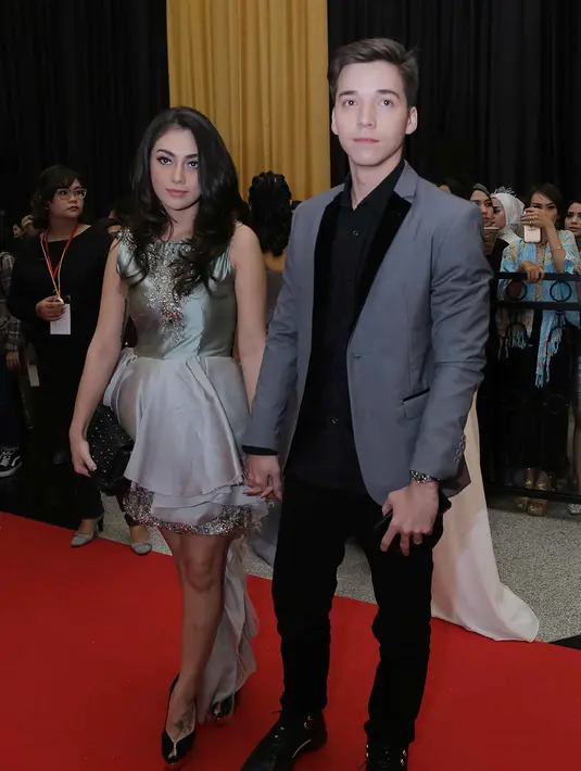 Berdasarkan penuturan pemeran sinetron Anak Jalanan, Stefan ingin secepatnya mempersunting janda dua anak tersebut. Bahkan, tidak lama lagi. Kini, sedang mempersiapkan pernikahannya. (Deki Prayoga/Bintang.com)