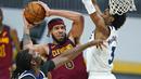 Pebasket Cleveland Cavaliers, JaVale McGee, berusaha memasukan bola saat melawan Minnesota Timberwolves pada laga NBA di Rocket Mortgage FieldHouse, Senin (1/2/2021). Cavaliers menang dengan skor 100-98. (AP/Tony Dejak)