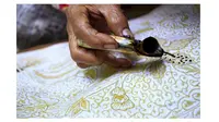 Batik adalah Seni Lukis (sumber: Wikipedia)