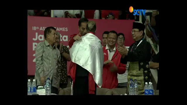 Dalam kemenangan ini, Hanif merayakan kemenangannya dengan berpelukan bersama Presiden Joko Widodo dan Ketua Umum Pengurus Besar Ikatan Pencak Silat Indonesia (IPSI) Prabowo Subianto.
