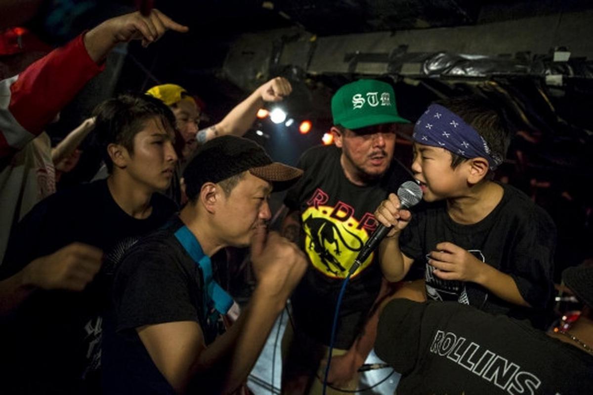 Kisah Amon, bocah 5 tahun jadi vokalis band punk di Jepang