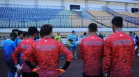 Geoffrey Castillion dan Febri Hariyadi Tidak Berlatih Penuh Bersama Persib, Robert Alberts Berikan Penjelasan
