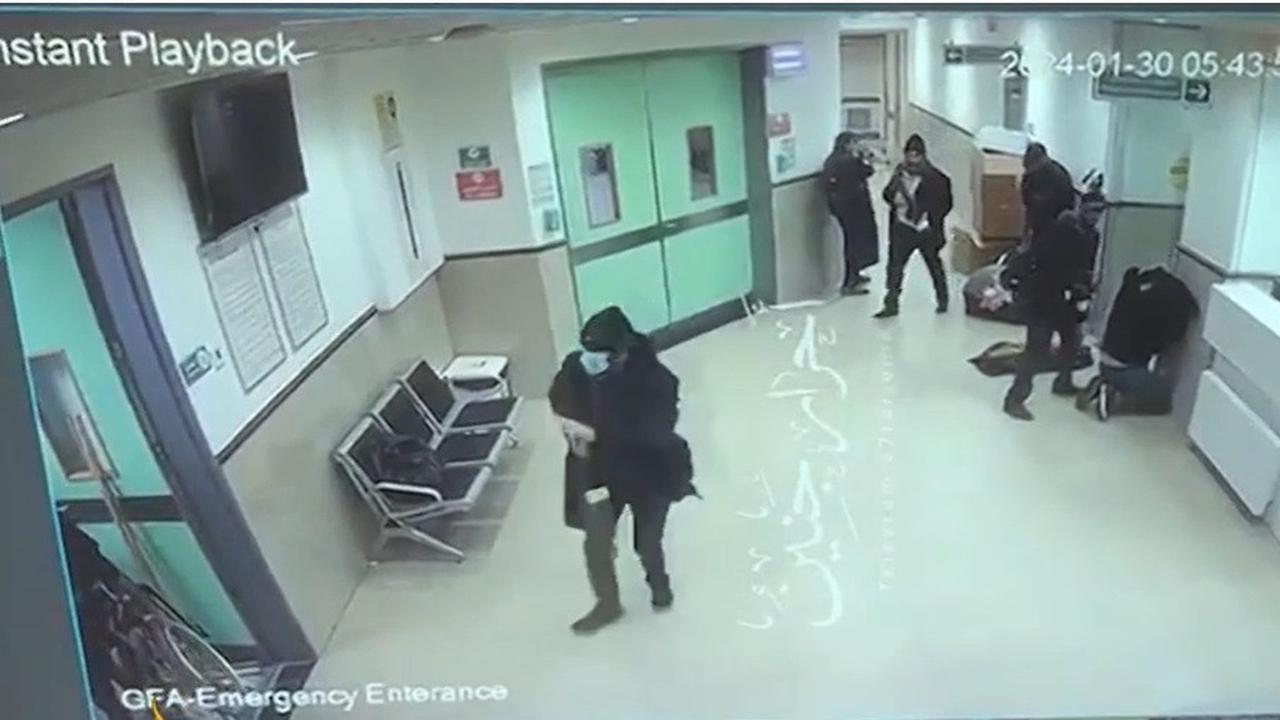 Viral Video Tentara Israel Menyamar Jadi Dokter Terobos Masuk Rumah Sakit, Bunuh 3 Warga Palestina yang Sedang Tidur