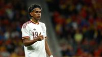 Laga uji coba antara Timnas Spanyol kontra Mesir di RCDE Stadium, Barcelona, Rabu (01/04/2026) dini hari WIB, tercoreng aksi oknum suporter yang tidak terpuji. Lamine Yamal, mengecam keras nyanyian rasis dan Islamofobia yang menggema dalam laga uji coba tersebut. (AP/Joan Monfort)