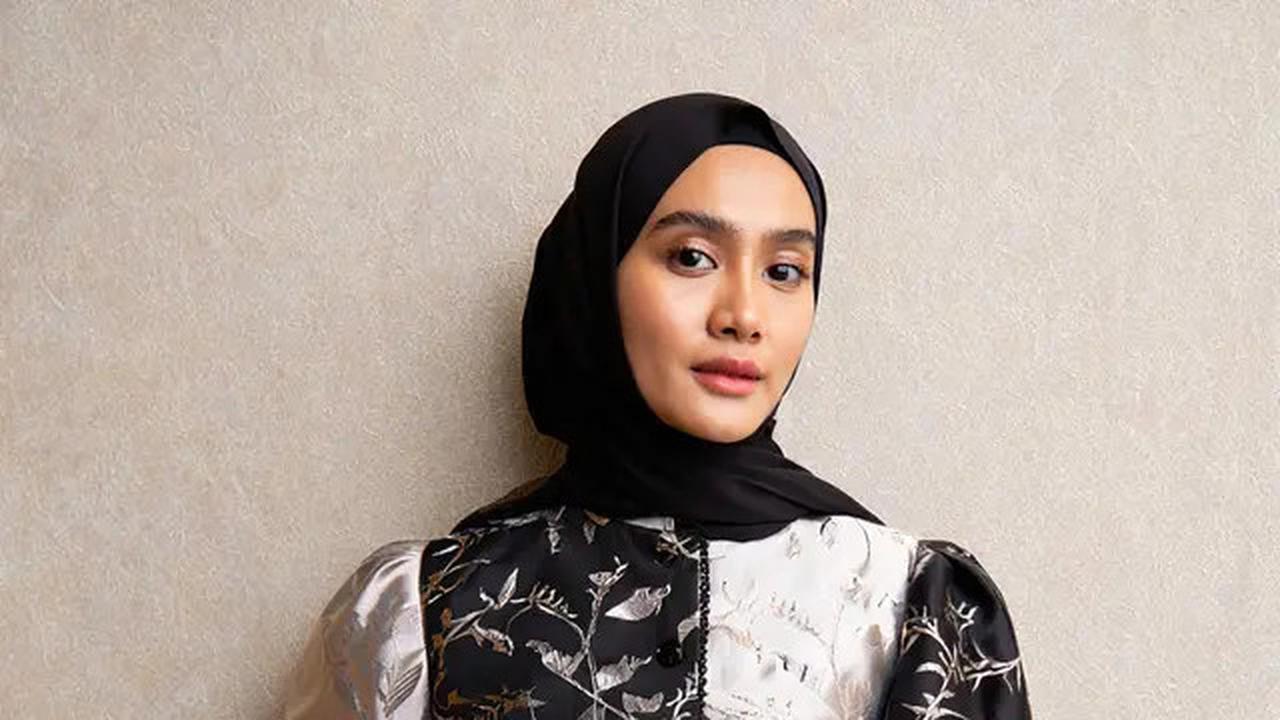 7 Model Baju Brokat Setelan Celana Panjang dengan Desain Anti Basic tapi Classy