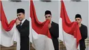 Dalam prosesi resmi tersebut, Emil, Joey, dan Dean tampil serasi dengan setelan jas hitam dan peci senada. Mereka membaca ikrar sebagai WNI dengan penuh khidmat sebelum menandatangani dokumen kewarganegaraan. Lagu kebangsaan Indonesia Raya juga mereka nyanyikan dengan semangat, menandai awal perjalanan baru bersama Timnas Indonesia.  (Liputan6.com/IG/@pssi)