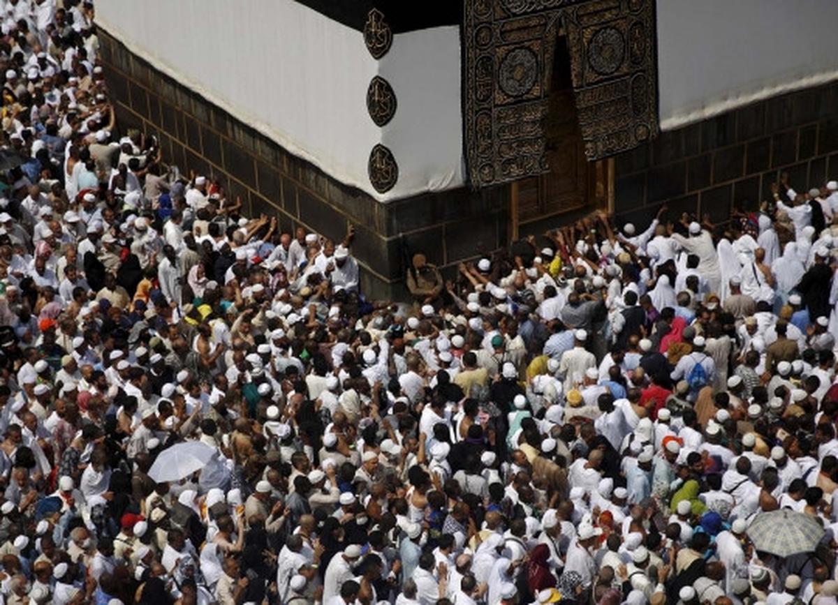 Pandangan udara jemaah haji mulai lakukan tawaf