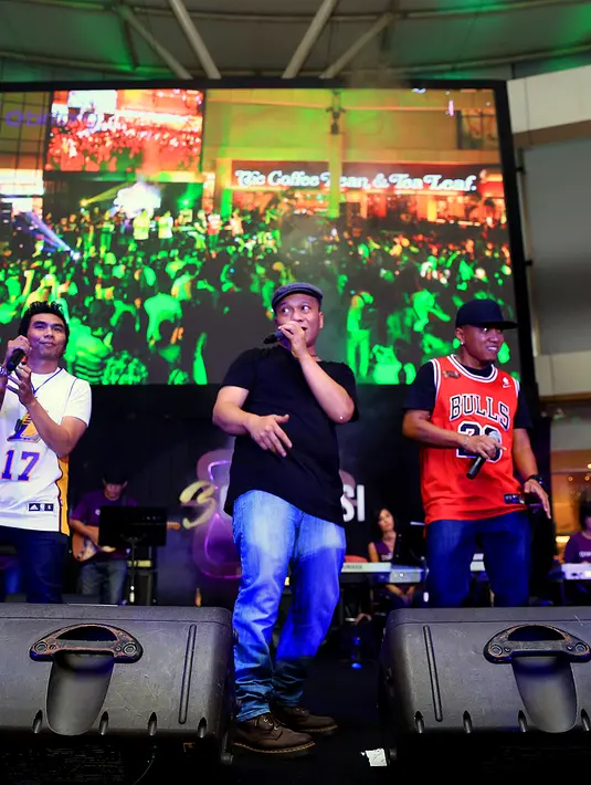 Karenanya, Iwa K berharap. bintang.com bisa terus tumbuh menjadi lebih bagus lagi. Terlebih dalam gaya penulisan yang pada akhirnya dapat membuat para pembaca nyaman dengan apa yang disajikannya.