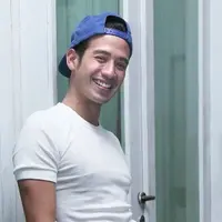 Tarra Budiman sedang dekat dengan adik sepupu Raffi Ahmad yang bernama Gya Sadiqah.