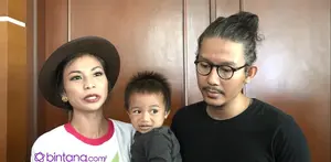 Shareefa Daanish sudah lama tidak terlihat di layar kaca, setelah berkeluarga dan memiliki buah hati. Shareefa dan suami, Farry berusaha untuk merawat anaknya tanpa bantuan babysitter.